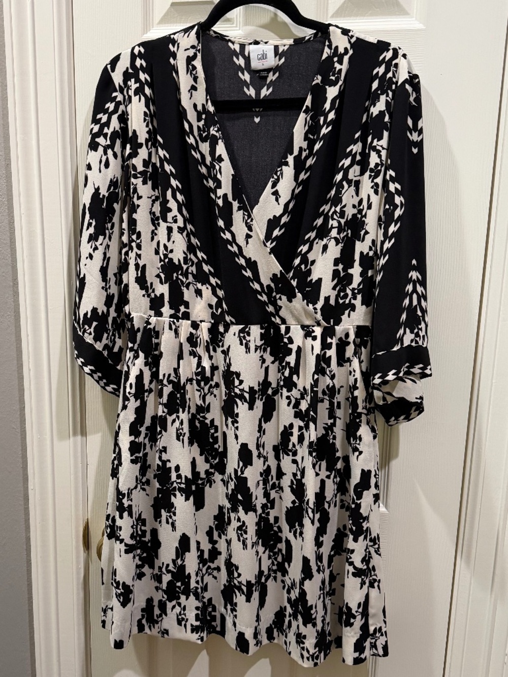 CABI black & ecru 3/4 sleeve wrap dress—Size Small